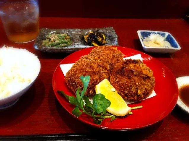 メンチカツ定食。肉汁がジュワッと旨し！|やまともさん