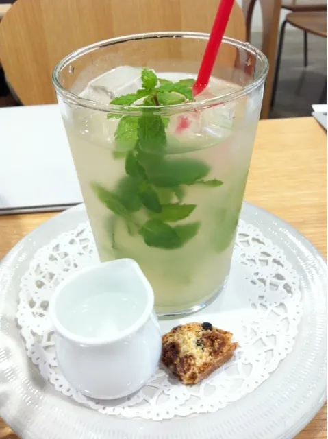 Ginger and mint tea|Glen Podionoさん