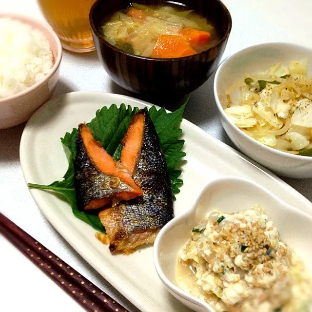 塩鮭・白菜の白和え・野菜炒めレモンバター醤油味・けんちん汁|kie3さん