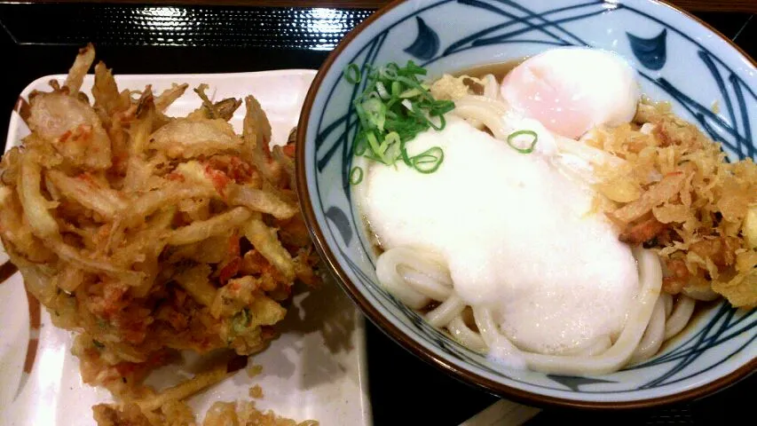 Snapdishの料理写真:とろ玉うどん&かき揚げ @丸亀製麺|ぽて♡さん