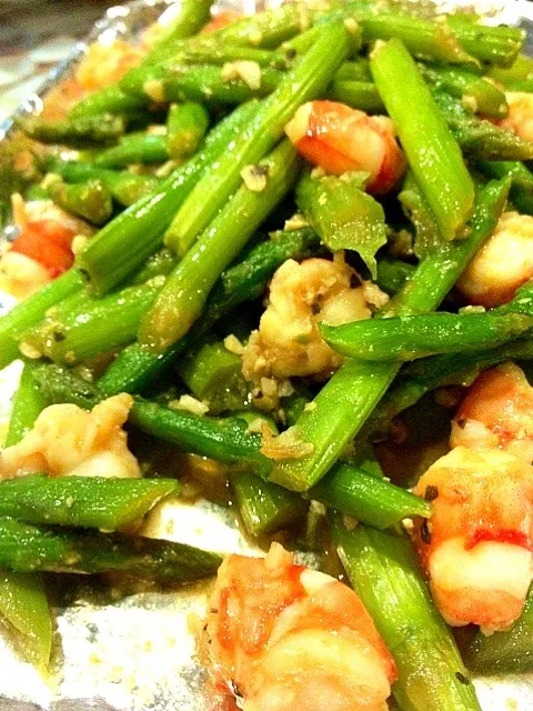 Snapdishの料理写真:Asparagus with Prawns|I make food look good. 😎さん