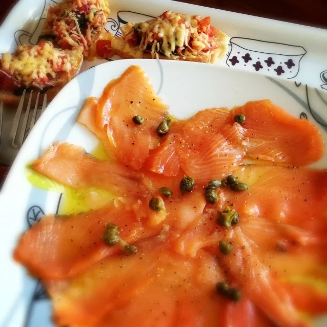 salmon with capers and tomatoe bruschetta|potatomaryさん