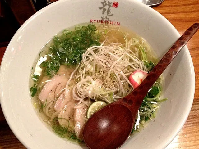 鶏塩ラーメン🍜 龍旗信|やまみーさん