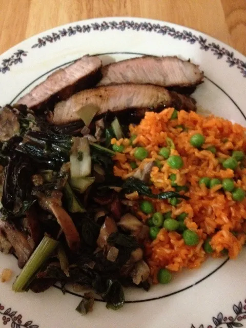 Dinner: London Broil, Yello Rice & Sauteed Veggies|http://melissasmenu.wordpress.com/さん