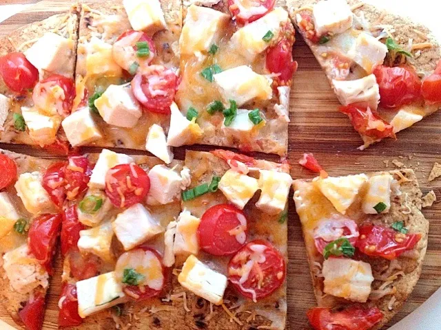 white-green-red flatbread|Bridgetさん