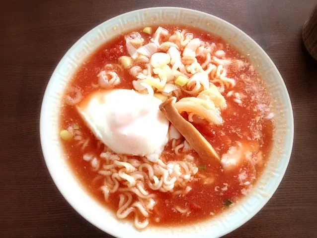 アレンジ☆トマトラーメン   昨日のロールキャベツのスープの残りで♪ひろくんは納豆ごはん(^_^)|aichiiroさん