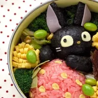 Snapdishの料理写真:★ジジ弁当★いちごちゃんおにぎりにギュッてしてます(^^)