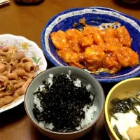 Snapdishの料理写真:エビチリとホルモンと韓国海苔丼|nenemaiさん