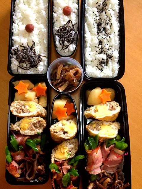 ３人弁当🍁そぼろ入り信田卵＆じゃが煮・ピーマンのベーコン巻き・ゼンマイの炒め煮|chyawaさん