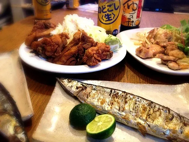 Snapdishの料理写真:お家居酒屋9/6。市場で貰った秋刀魚塩焼き、豚バラ塩焼き、骨付鳥の唐揚げ。|naoさん