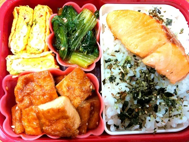 厚揚げのオイマヨ炒めと焼き鮭弁当|もえさん