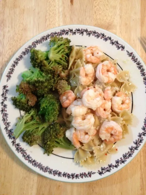 Shrimp Scampi with Steamed Broccoli|http://melissasmenu.wordpress.com/さん