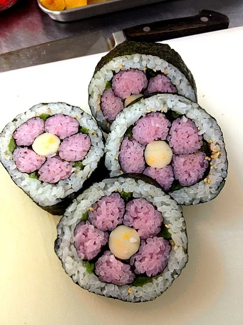 Snapdishの料理・レシピ写真:飾り巻き寿司〜桃の花〜｜お花咲きはじめました！！〜お皿の上のお花図鑑♪季節を彩る〜お花寿司♪冬から春編