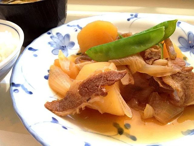 今日の社食は肉じゃが定食。430円。量が少なめでかなりヘルシーw|ルーア・ブランカさん