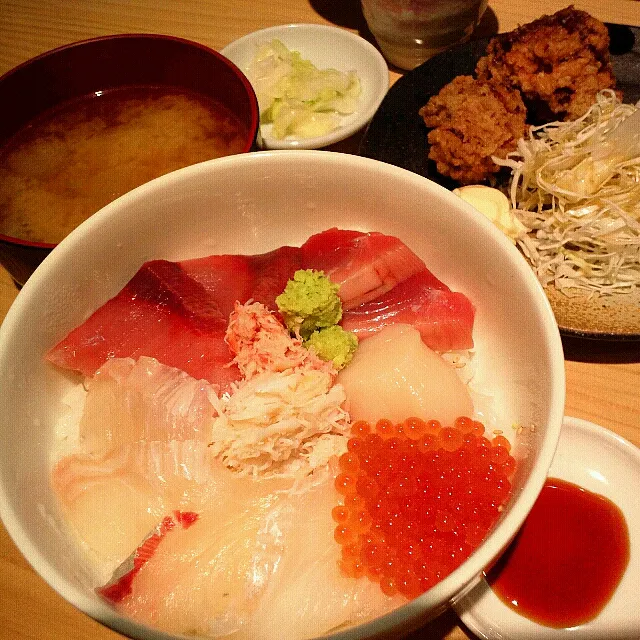 海鮮丼、鶏の唐揚げセット|ふぃるまめんとさん