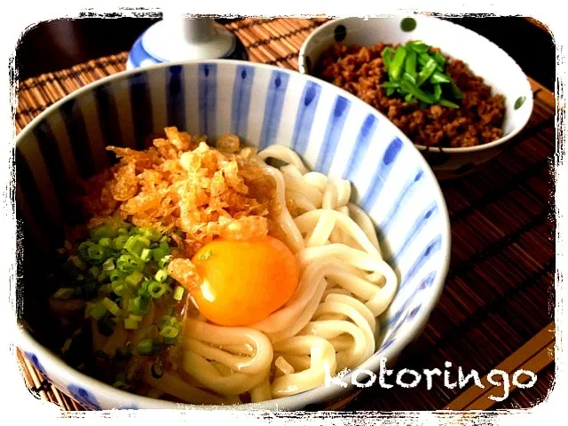 釜玉うどん、ミニそぼろ丼|コトさん