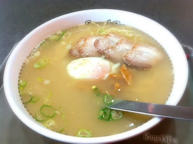 本日のランチ。スガキヤの特製ラーメン(大盛り)。(ﾟдﾟ)ｳﾏｰ 。|JTKさん