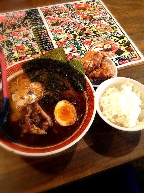 おっぺしゃんラーメン＋ライス＋唐揚げ|ナナイロユアさん