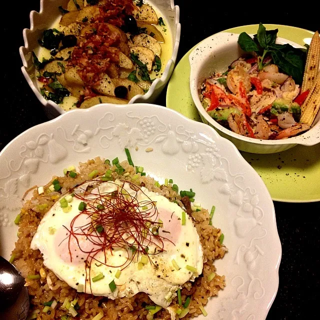 フレッシュアボカドとエビ・ツナのチーズ焼き     ・揚げポテトのガーリックベーコンオイルかけ・ビビンバ丼|志野さん