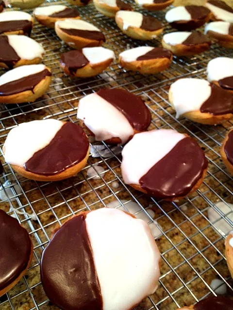 Black and white cookies|lee ann erlbaumさん