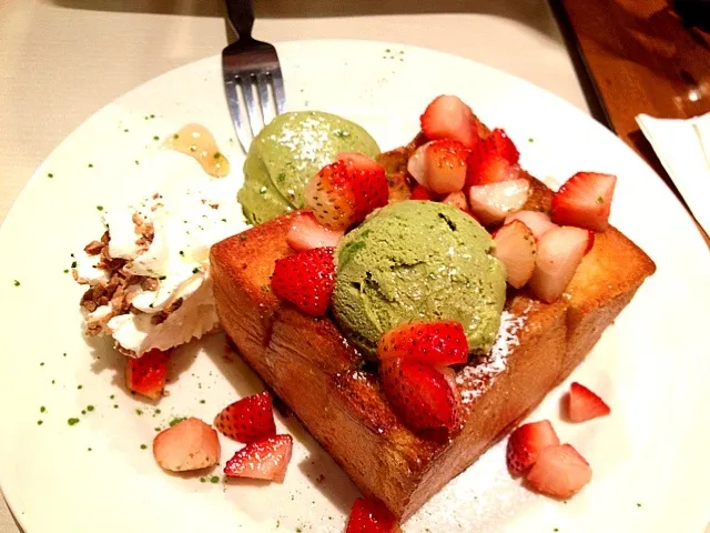 Matcha toast with my beloved strawberries^^|Watashiさん