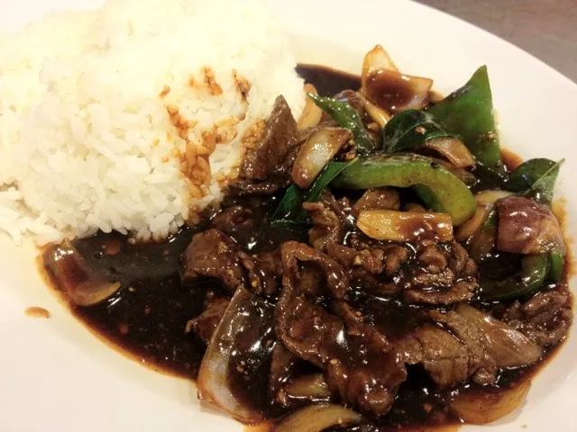 Black pepper beef w/ rice|Nicholas Tayさん