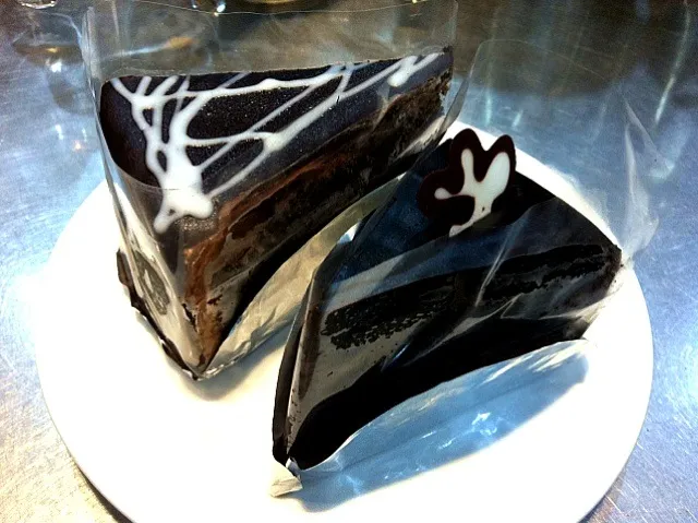 Sacher Cake & Chocolate Fudge Cake|Y. Supornpraditさん