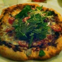 Snapdishの料理写真:fig and gorganzola pizza|Sydney Annさん