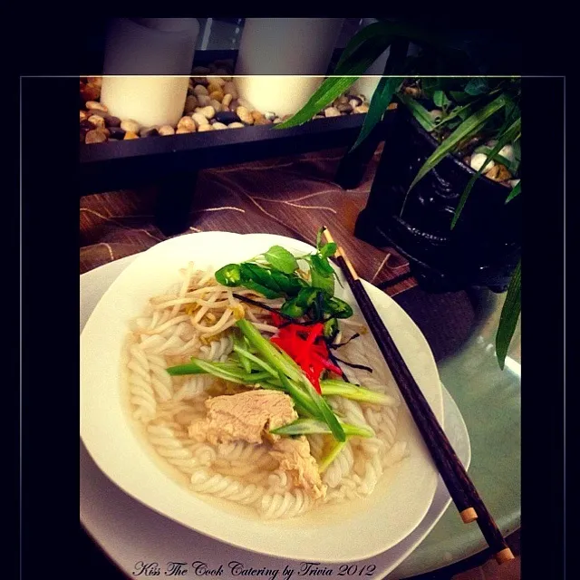 This is my Spin on the Vietnamese Chicken Noodle Soup❤ I added Spiral Rice Pasta and pickled Ginger! Sooo Very Yummy!|Taste-New Americanさん