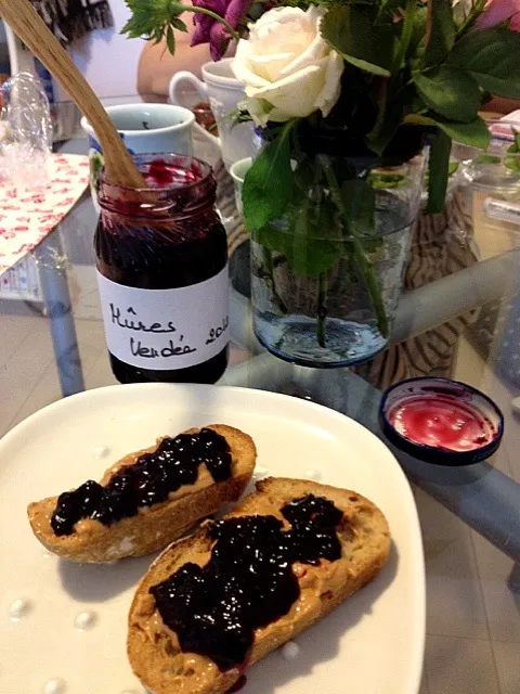 Homemade blackberry jam from the du Chene family|Junya Tanakaさん