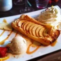 Snapdishの料理写真:Apple pie à la mode|Laurentさん