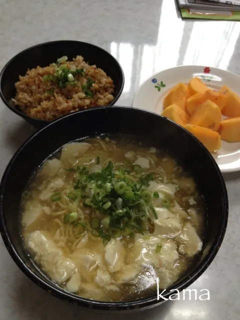 Snapdishの料理写真:塩ラーメン 豆腐入り餡かけ、ミニ炒飯|かまさん