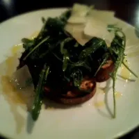 rare roast beef, fresh rocket,lemon and parmigaino bruschetta|ash mcmahonさん