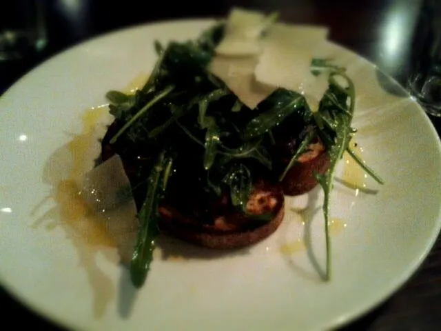 rare roast beef, fresh rocket,lemon and parmigaino bruschetta|ash mcmahonさん