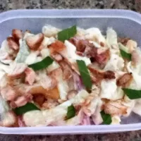 potato salad with veggies pasta and chicken toppinng|Flora Dkさん