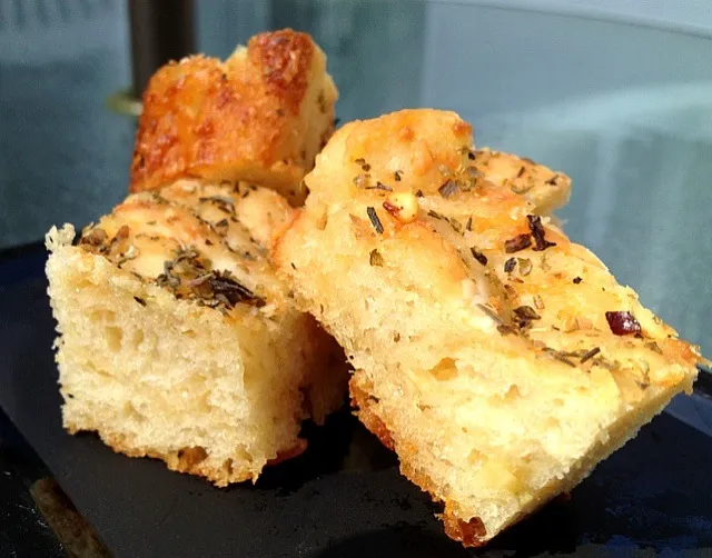 Garlic parmesan herb foccacia|Dean M Rogersさん