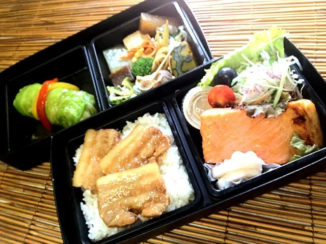 Snapdishの料理写真:「ザ・ニッポンの弁当」…和風ロールキャベツ、野菜の炊き合わせ、鮭ハラス焼き、三枚肉の甘辛焼きごはん|しみずさん