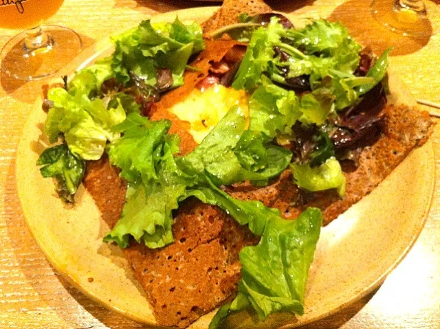 Buckwheat Crepe w/Roulade Cheese, Scrambled Egg, Bacon and Potatos topped with Greens|Jisun Yangさん