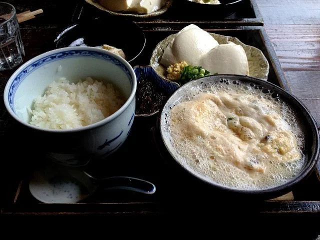 Snapdishの料理写真:湯葉丼 箱根直吉|のりふみさん