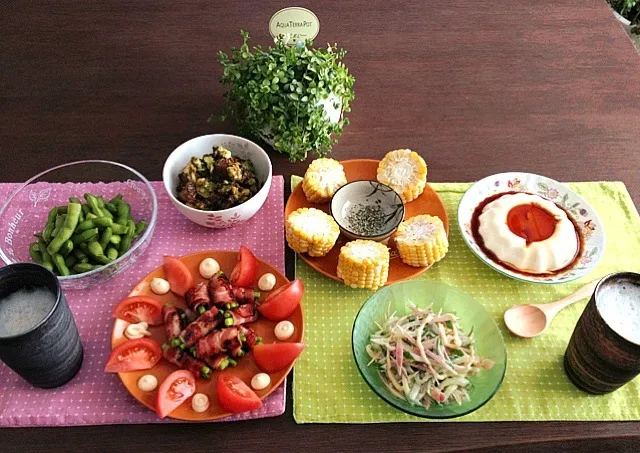 スルメとミョウガと胡瓜のマヨ和え、アスパラのベーコン巻のトマト添え、枝豆の塩茹で、鮪とアボカドの海苔和え、とうもろこしのハーブ塩、おぼろ豆腐、ビール|pentarouさん