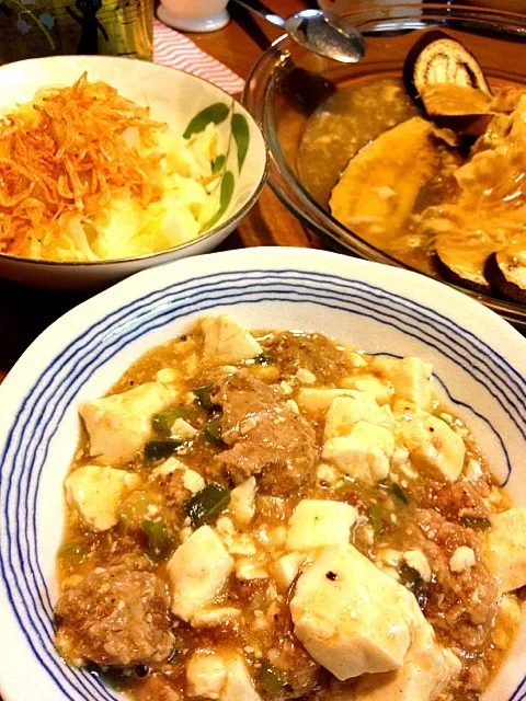 Snapdishの料理写真:麻婆豆腐 あんかけ焼きなすと小エビとキャベツのおひたしも！|小西 由華さん