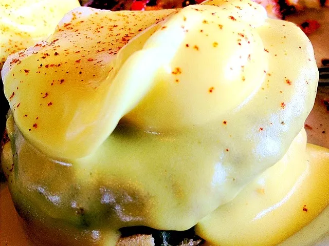 Snapdishの料理写真:Crab cakes benedict|James Balingitさん