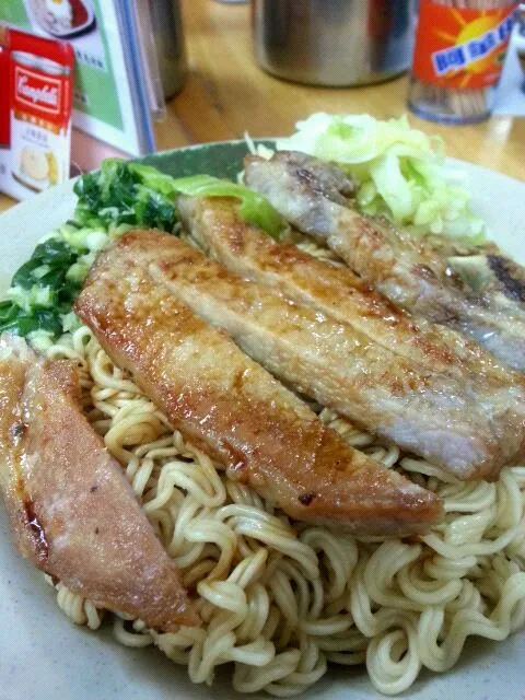 best pork chop noodles ever!|Tinky 🍒さん