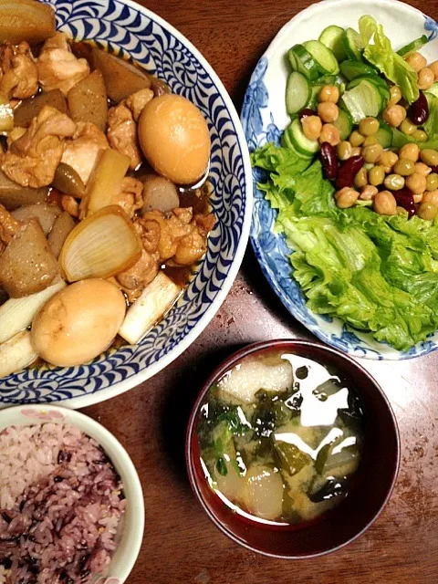 鶏肉の香味煮(鶏肉 蒟蒻 白ネギ 玉葱 ニンニク 五香粉)豆サラダ 冬瓜の味噌汁|掛谷節子さん