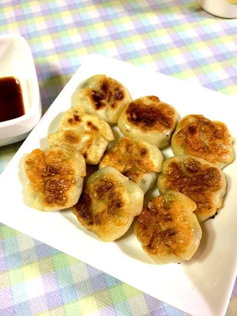 手作り餃子の皮でニラ饅頭|しおりさん