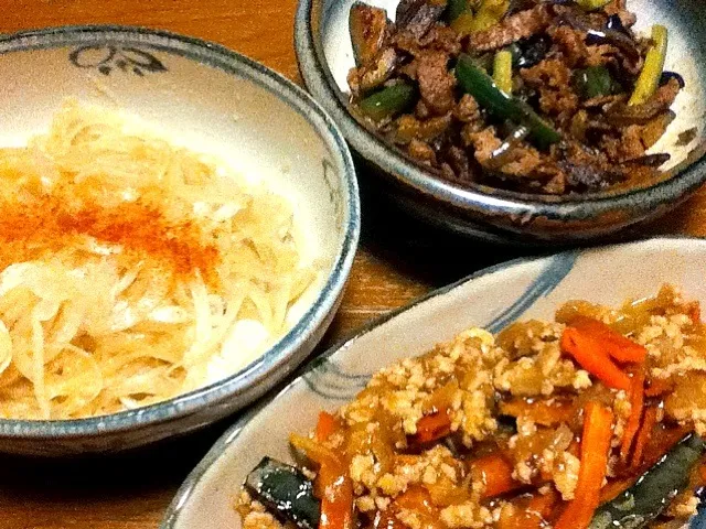 取り急ぎの三品(牛茄子炒め、カボチャの挽肉餡、タマネギサラダ)|プチテンよすさん