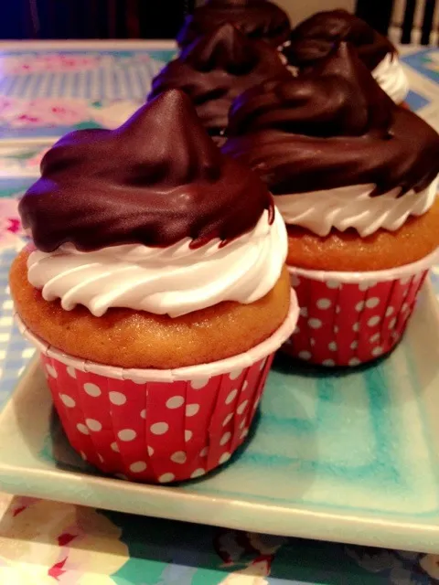 Banana cupcake with Chocolate Italian Meringue|Prae~*さん