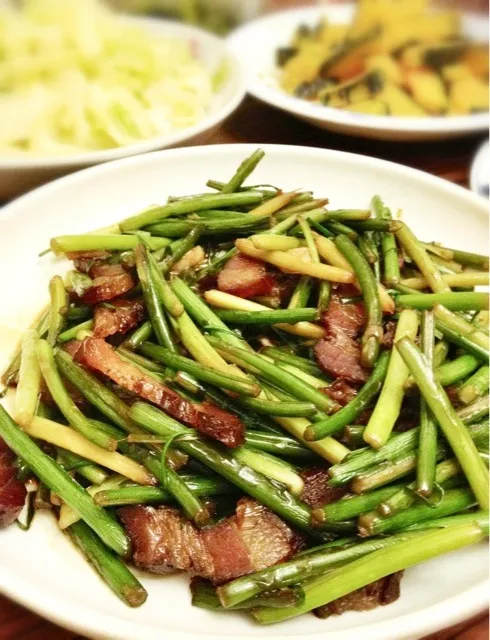 Snapdishの料理写真:Garlic Sprouts And Bacon Stir Fry 蒜薹臘肉小炒|MyRaXさん