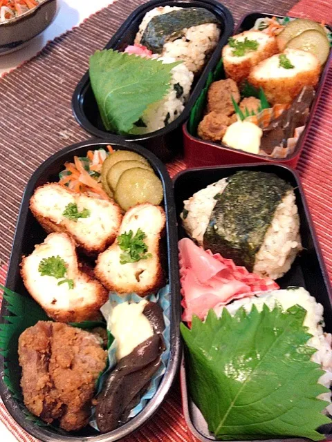 Snapdishの料理写真:おにぎりとクリームコロッケのお弁当|かずさん