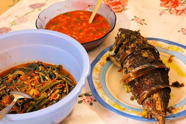 stuffed fish, kangkung belacan n sambal belacan.|munirah abdullahさん